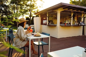 Poolside bar