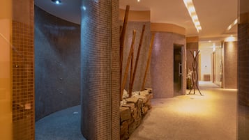 Couples treatment room(s), sauna, hot tub, steam room