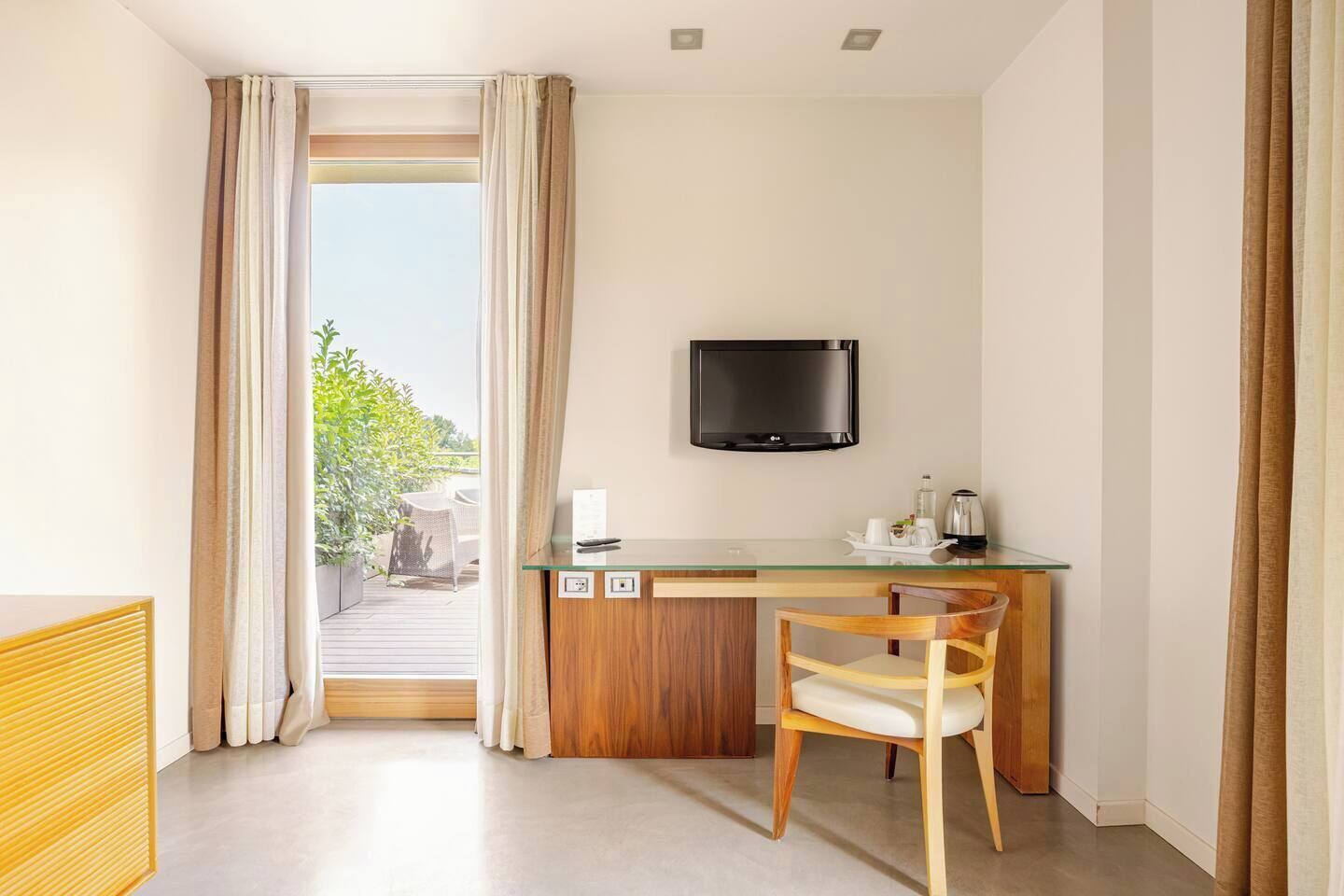 studio suite, terrace | 1 bedroom, minibar, in-room safe, desk