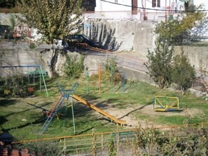 Área de juegos infantiles al aire libre