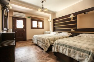 1 bedroom, Egyptian cotton sheets, premium bedding, Tempur-Pedic beds