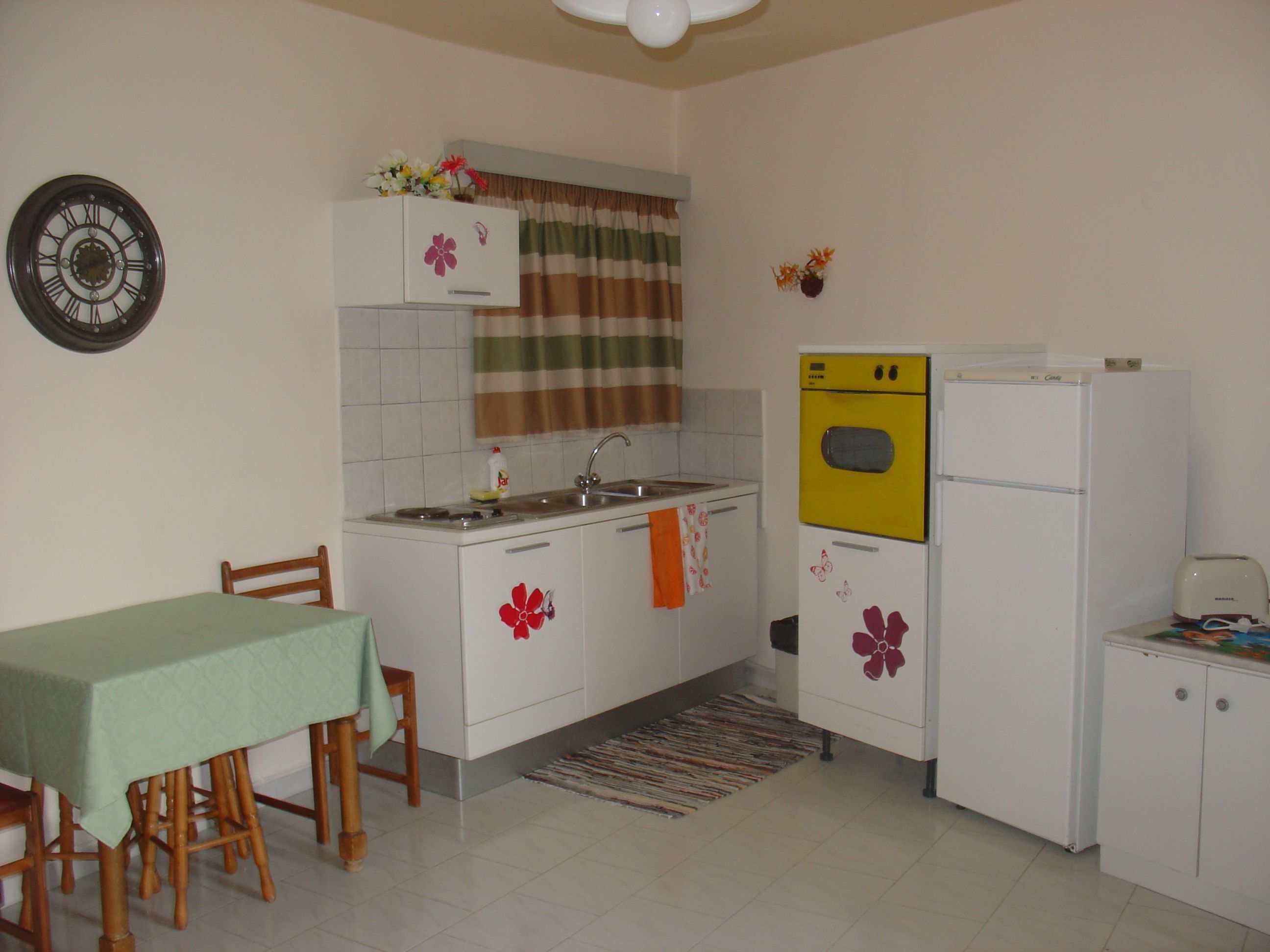 apartment (5 guests) | private kitchen | fridge, stovetop, coffee/tea maker, electric kettle