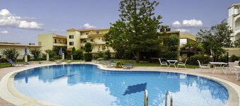 Lyristis Dinos Studios & Apartments