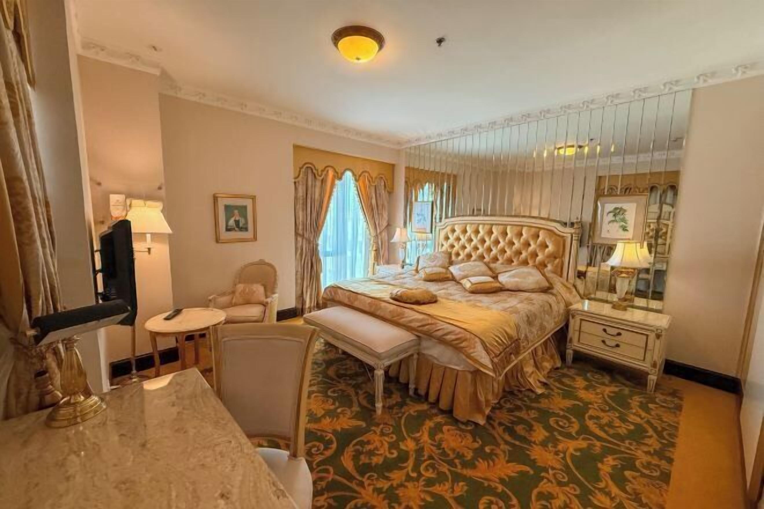 1 bedroom, premium bedding, minibar, in-room safe