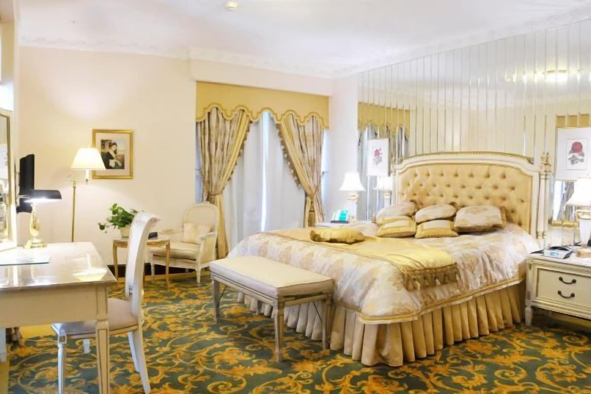 1 bedroom, premium bedding, minibar, in-room safe