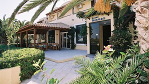 Unclassified image, 5 of 44, button - Minoas Hotel (Malevizi)