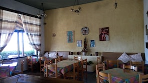 每日付費供應吃到飽自助式早餐