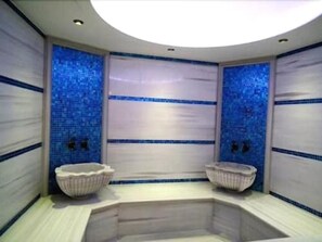 Sauna, Türkisches Bad/Hamam, Körperbehandlungen, Aromatherapie