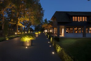 Fachada del alojamiento - Noche