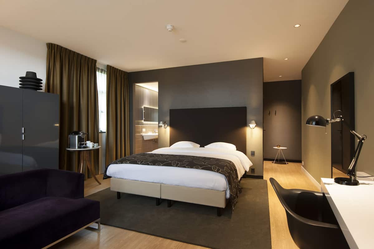 suite, river view | 1 bedroom, in-room safe, desk, blackout curtains