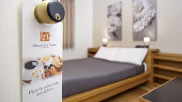 Standard-Doppel- oder -Zweibettzimmer