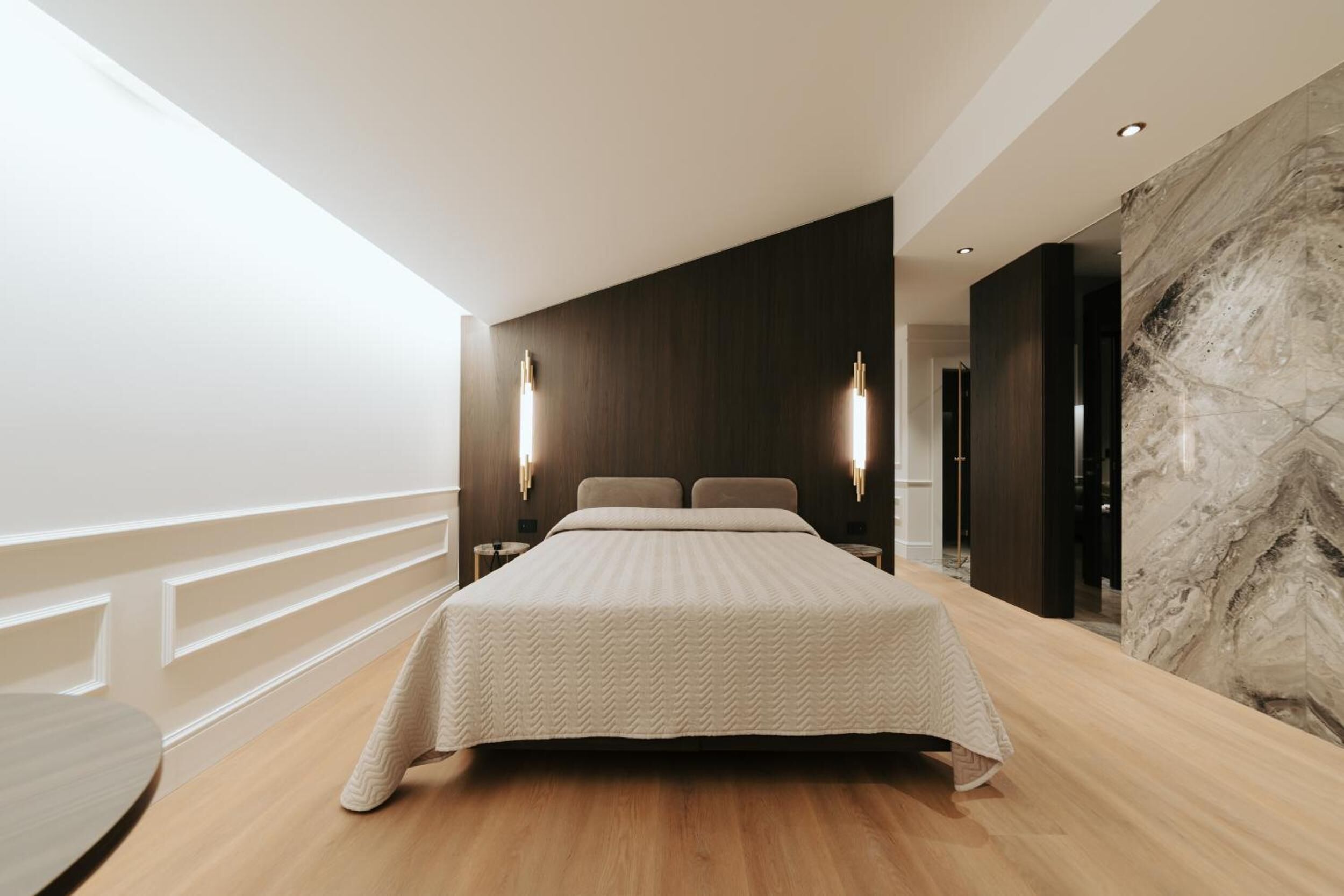 Minibar, bureau, Wi-Fi gratuit, draps fournis