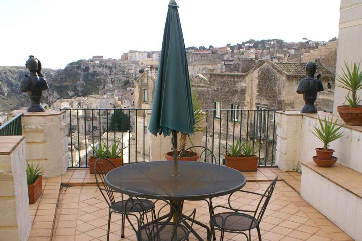 King Suite | Outdoor dining