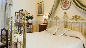 1 bedroom, minibar, desk, free WiFi