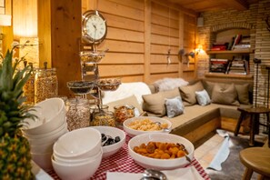 Daily to-go breakfast for a fee - Oasis Princess Bergfrieden  (Seefeld in Tirol)