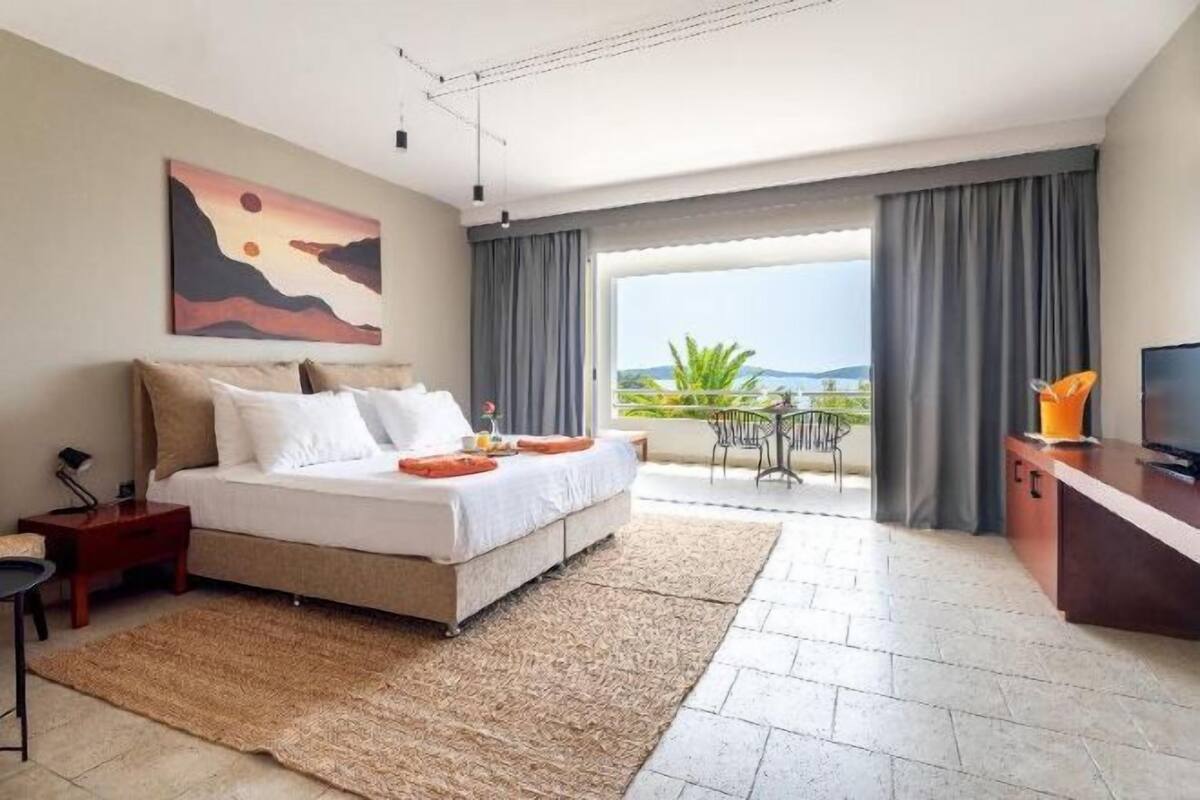 Premium bedding, Select Comfort beds, minibar, in-room safe