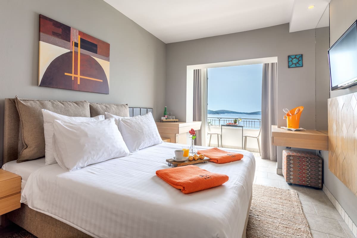 Superior Room - Partial Sea View