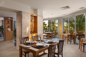 Breakfast, lunch and dinner served