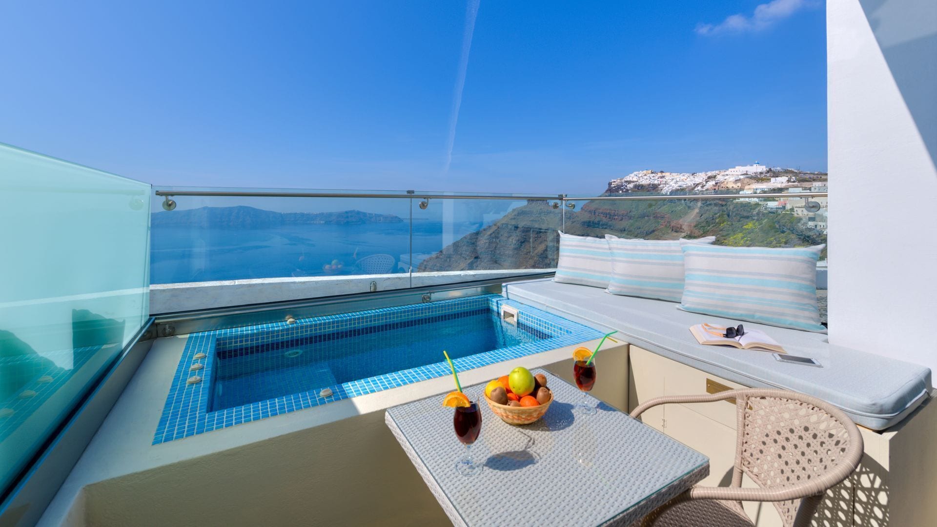 superior room, jetted tub | 1 bedroom, minibar, in-room safe, individually decorated