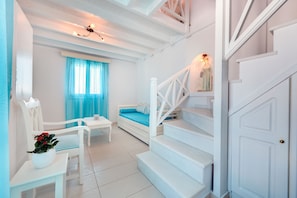 Superior Duplex, Hot Tub, Partial Sea View (Melpomene)