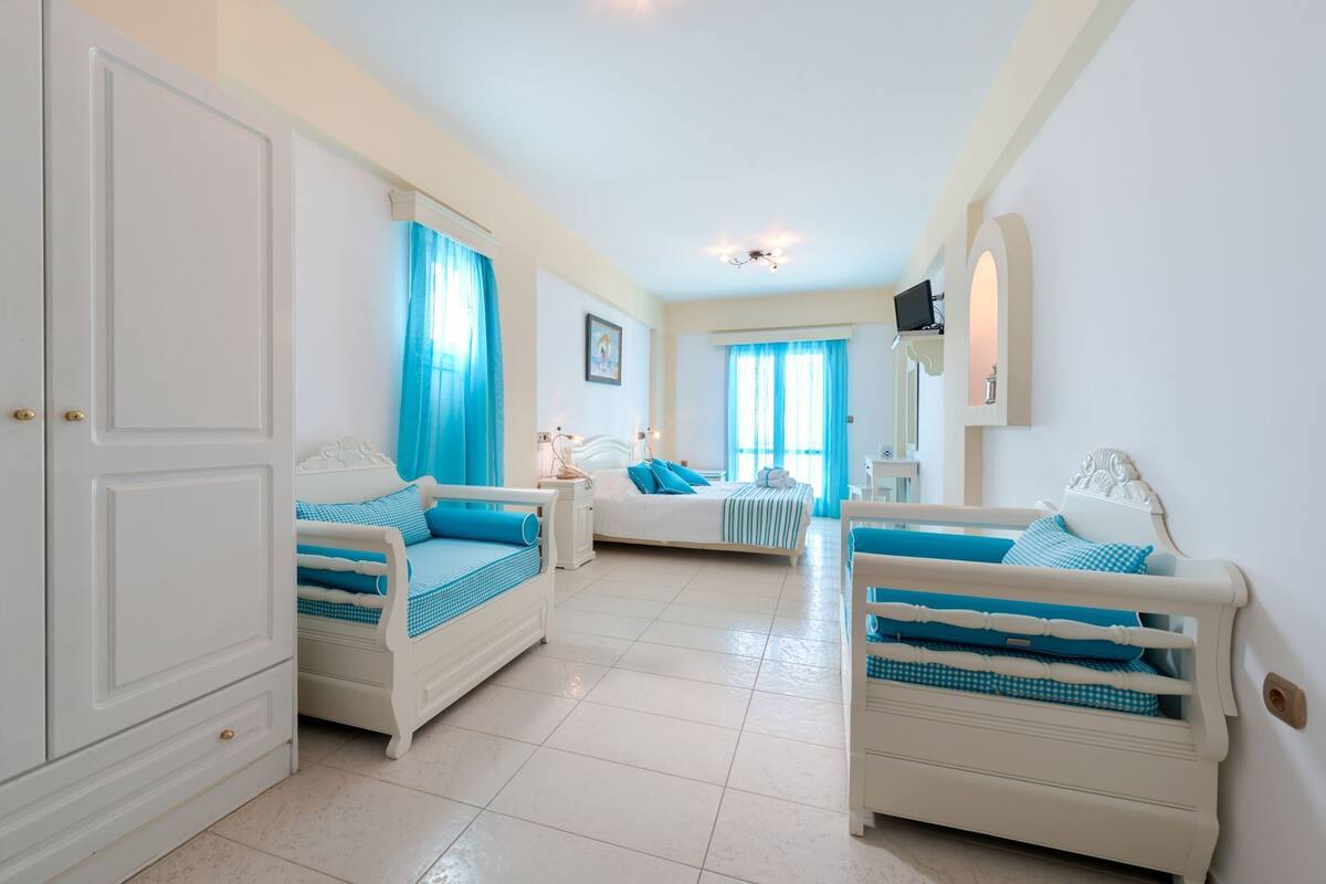superior quadruple room, hot tub, sea view | 1 bedroom, minibar, in-room safe, individually decorated