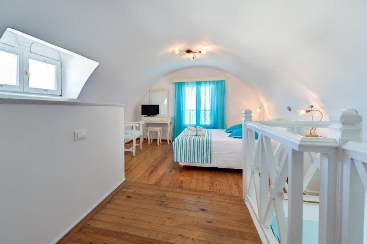 superior duplex, hot tub, partial sea view (melpomene) | 1 bedroom, minibar, in-room safe, individually decorated