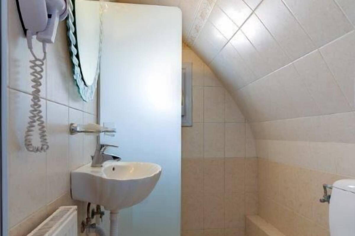 superior duplex, hot tub, partial sea view (terpsichore) | bathroom | shower, free toiletries, hair dryer, bathrobes