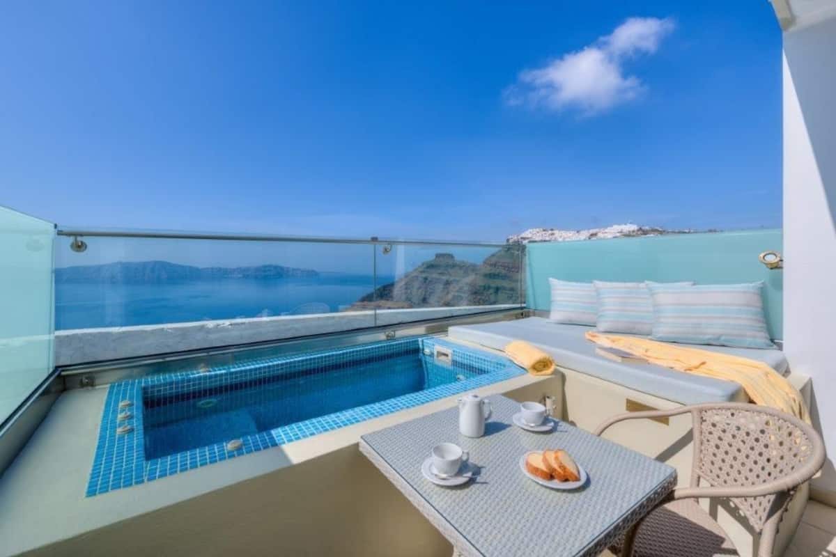 Triple Room With Hot Tub and Caldera View | Balcony