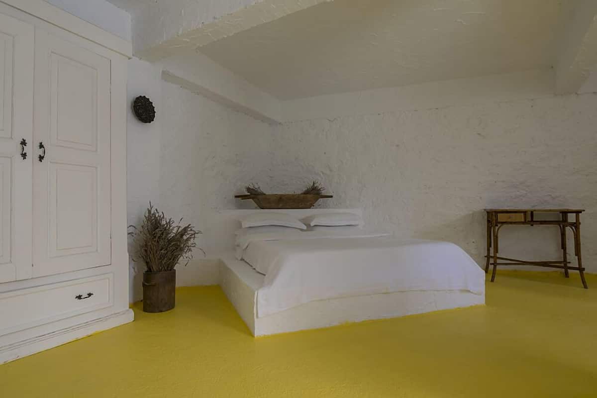 Sudan Superior Double Room - Continental Breakfast + Free Wireless Internet | Minibar, caja fuerte, decoración individual