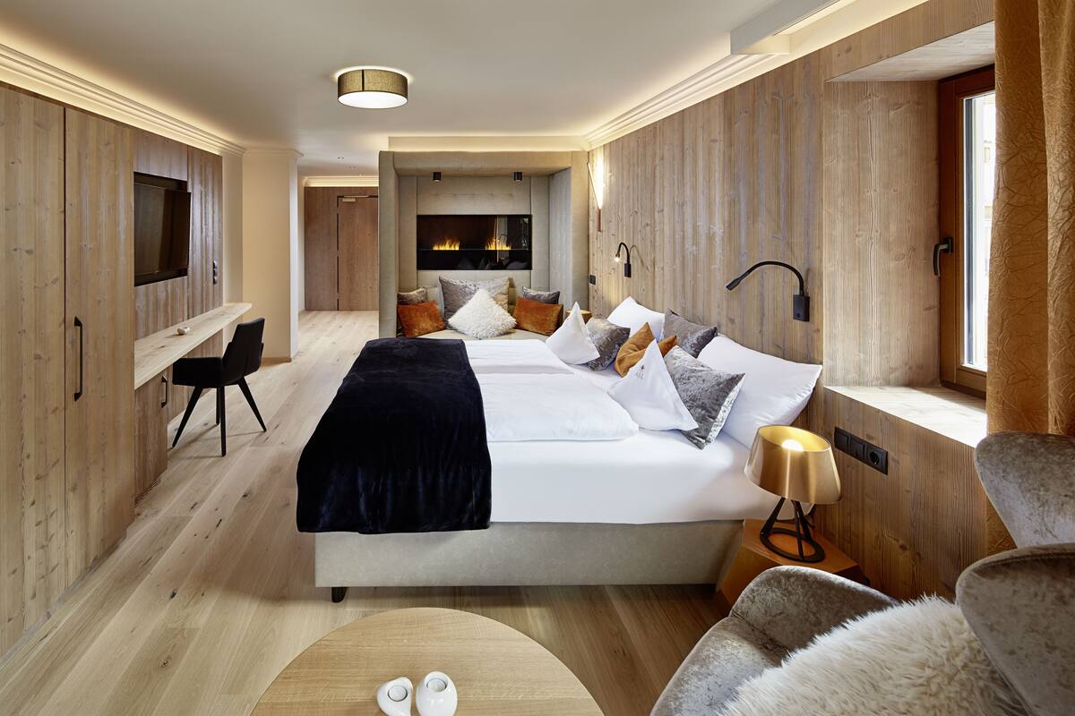 double room | minibar, in-room safe, desk, soundproofing