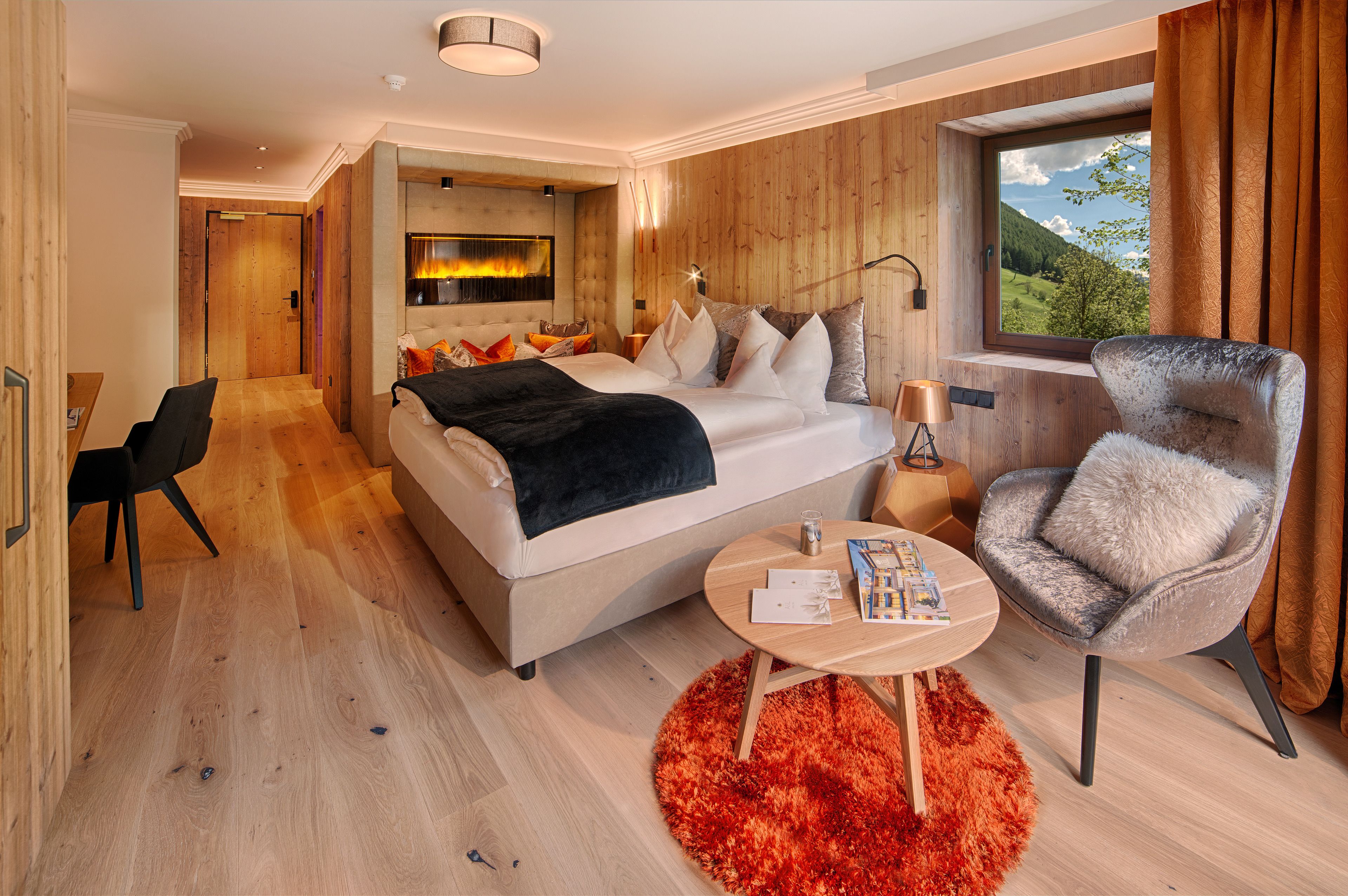 double room | minibar, in-room safe, desk, soundproofing