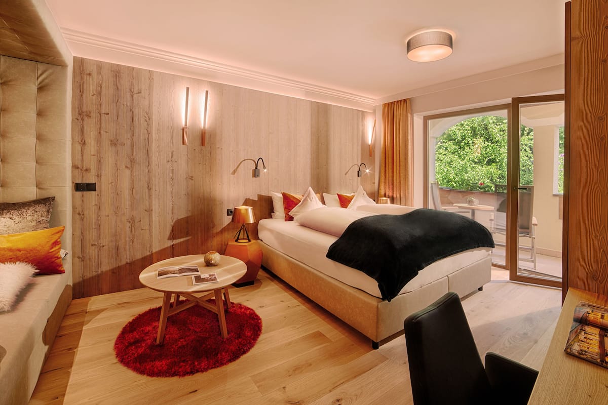 Double Room | Minibar, in-room safe, desk, soundproofing