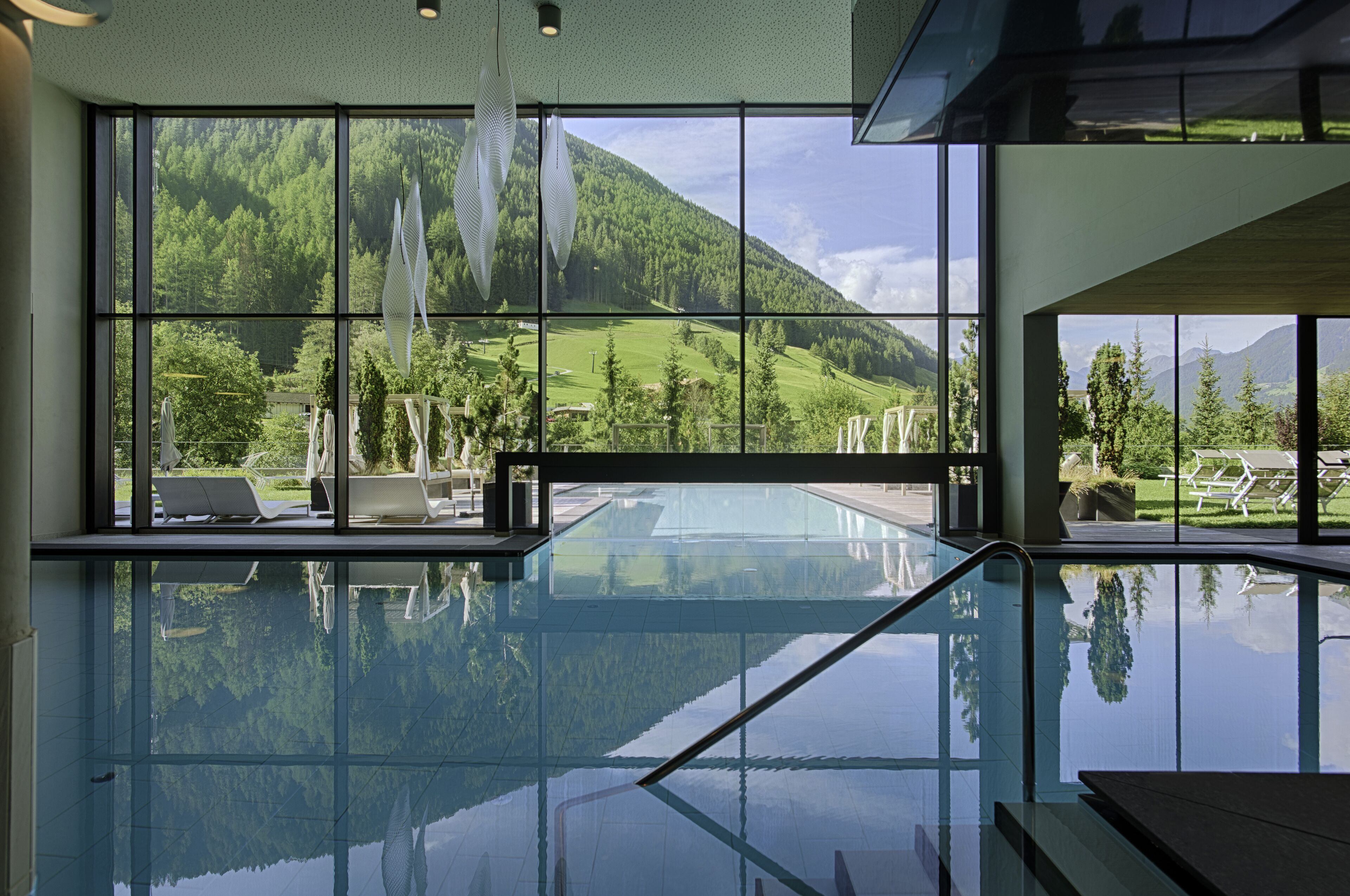 Kolam renang indoor/outdoor