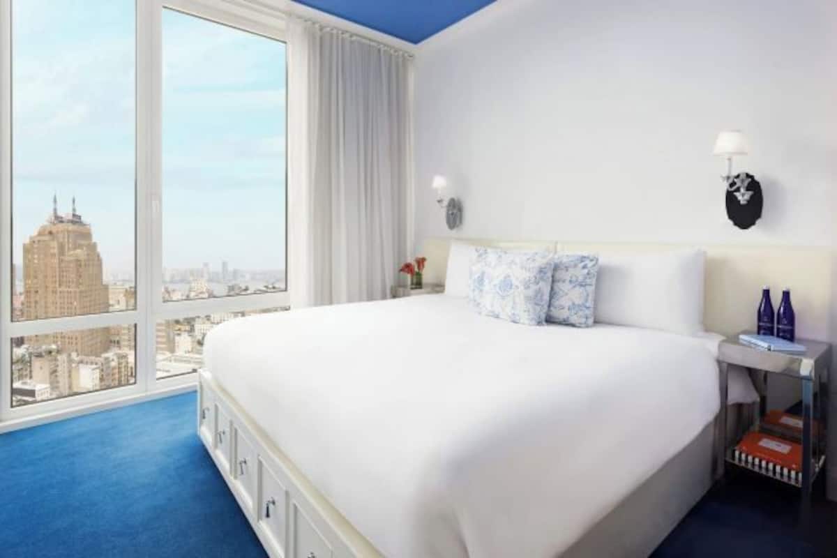 Egyptian cotton sheets, premium bedding, down duvets, in-room safe