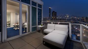 Suite, balkong (NoMo) | Sengetøy i egyptisk bomull, sengetøy av topp kvalitet og dundyner