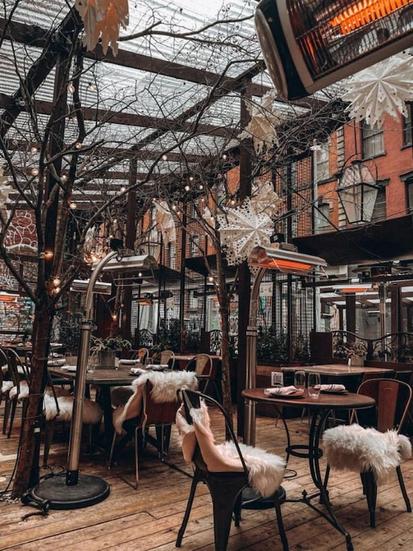 Breakfast, lunch, dinner served; American cuisine, garden views - NoMo SoHo (New York)