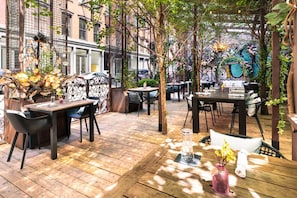 Breakfast, lunch, dinner served; American cuisine, garden views