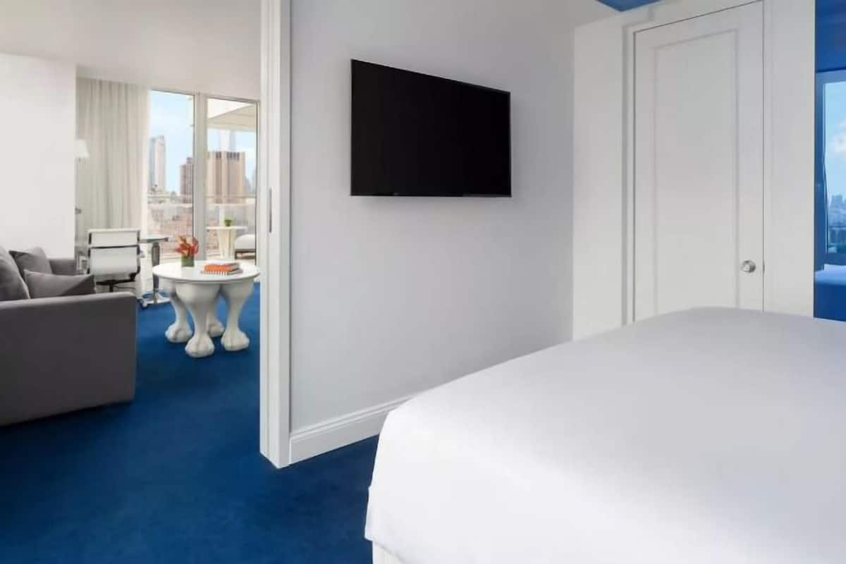 Egyptian cotton sheets, premium bedding, down duvets, in-room safe