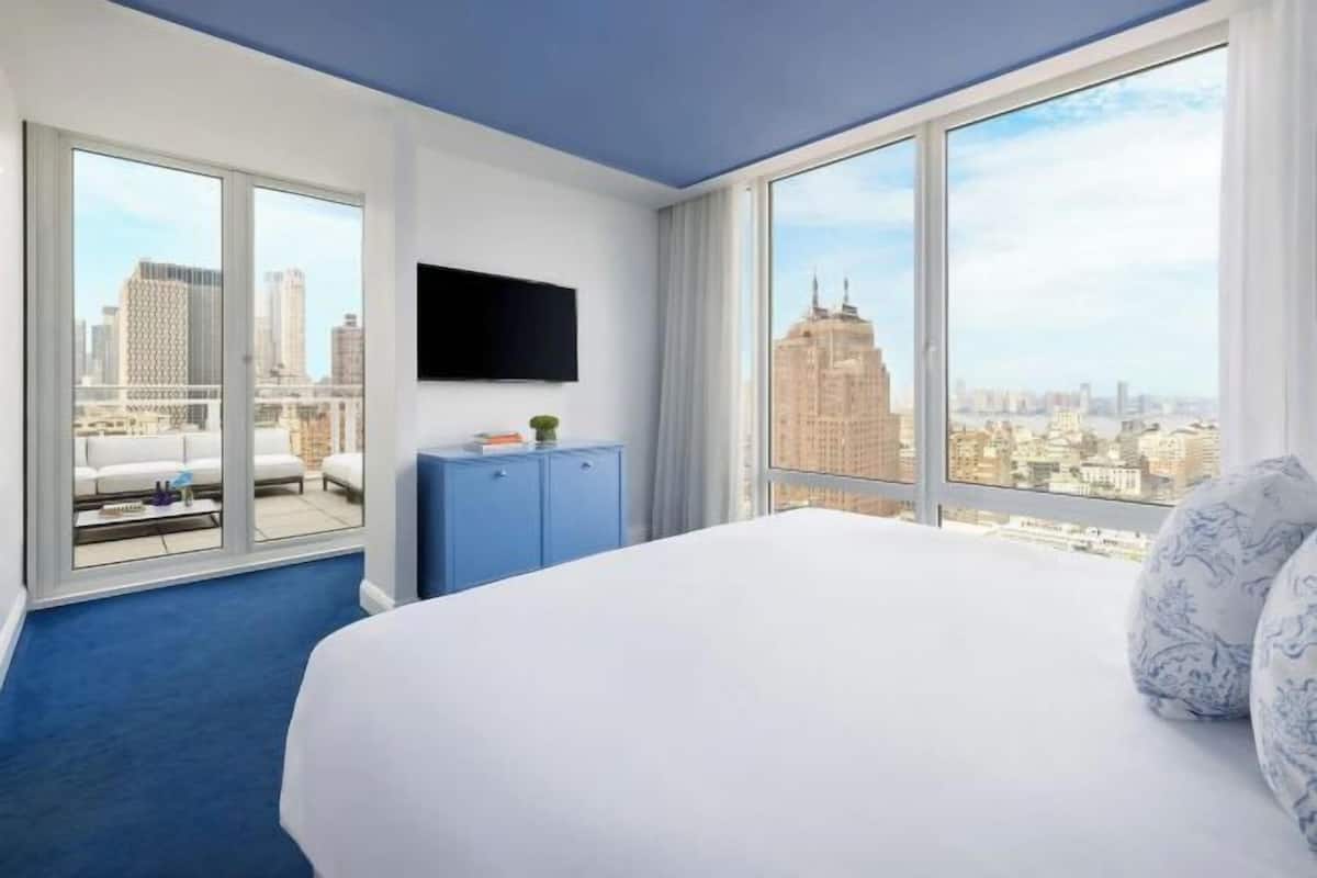 Egyptian cotton sheets, premium bedding, down comforters, in-room safe