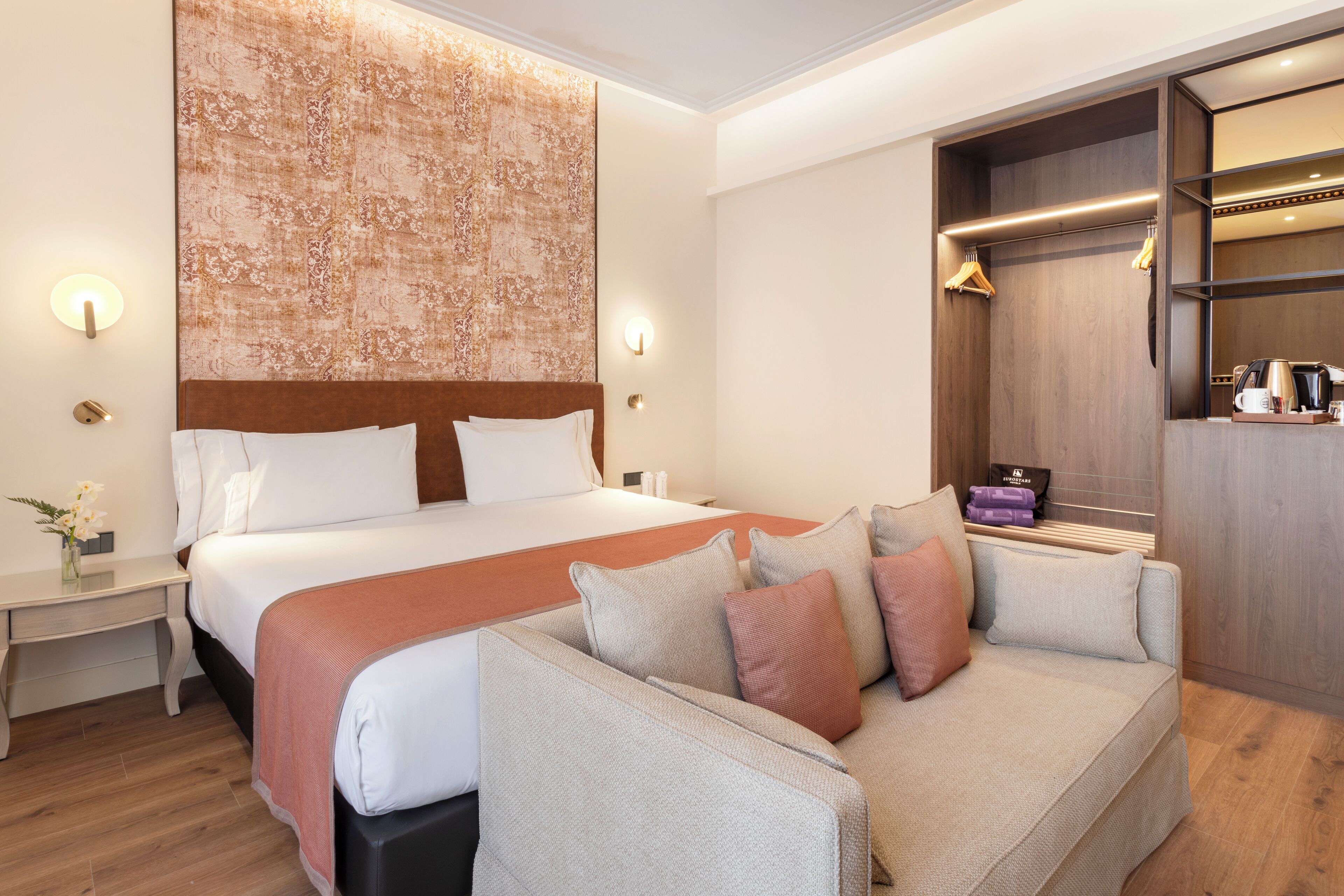 premium room | premium bedding, in-room safe, desk, free wifi