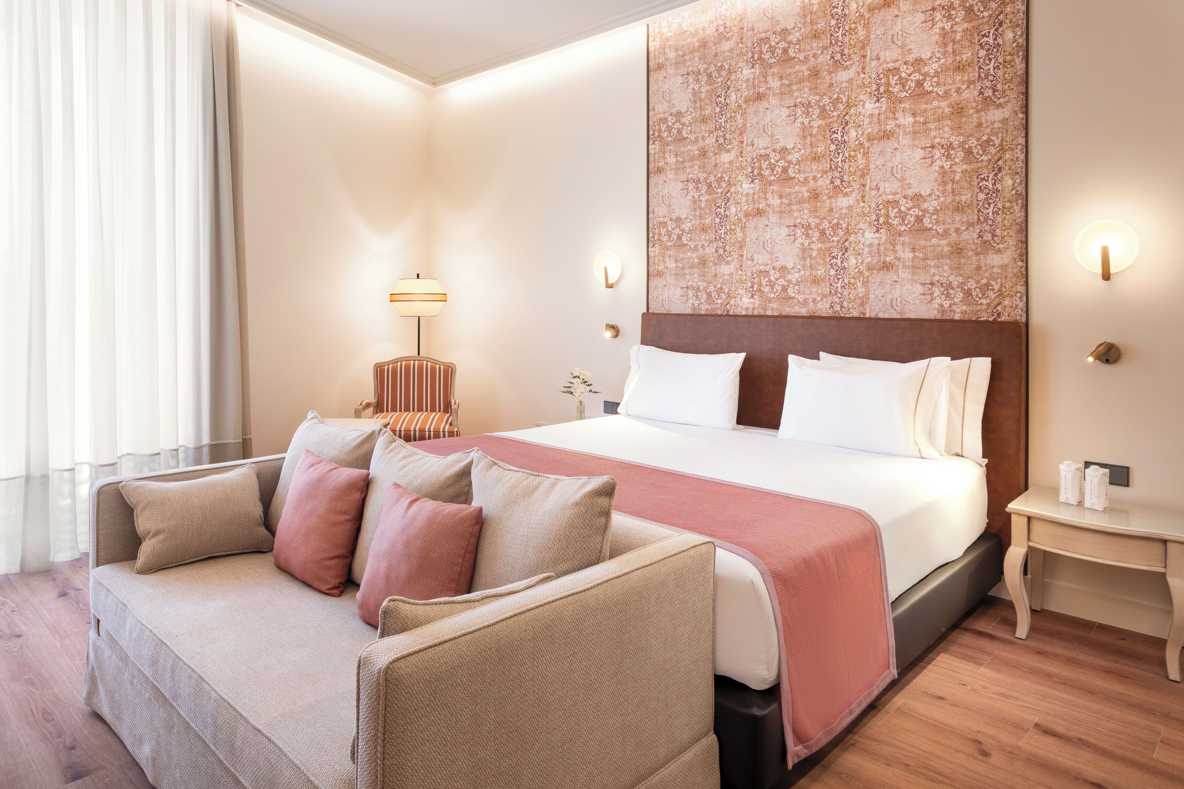 premium room | premium bedding, in-room safe, desk, free wifi