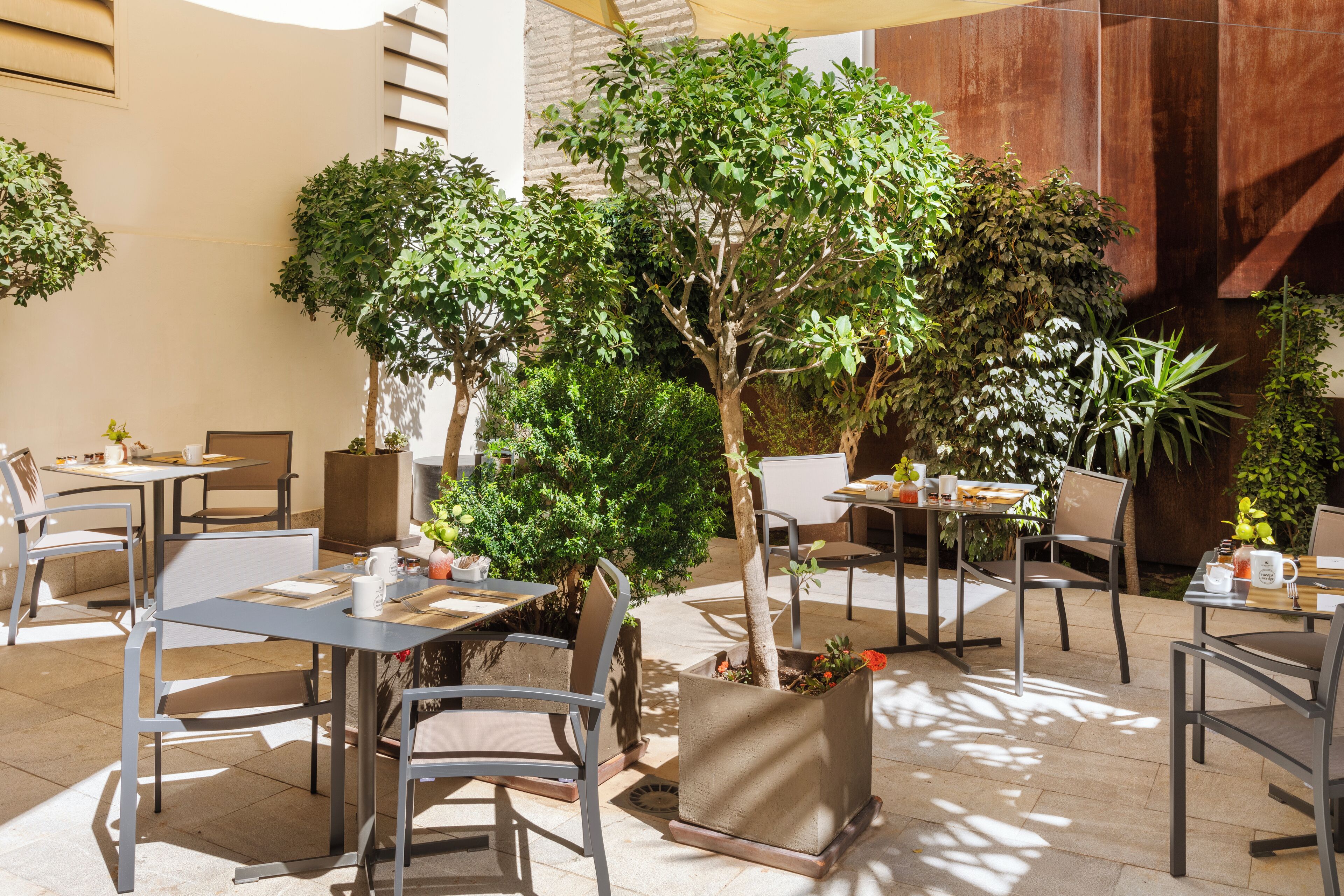 daily buffet breakfast (eur 20 per person)