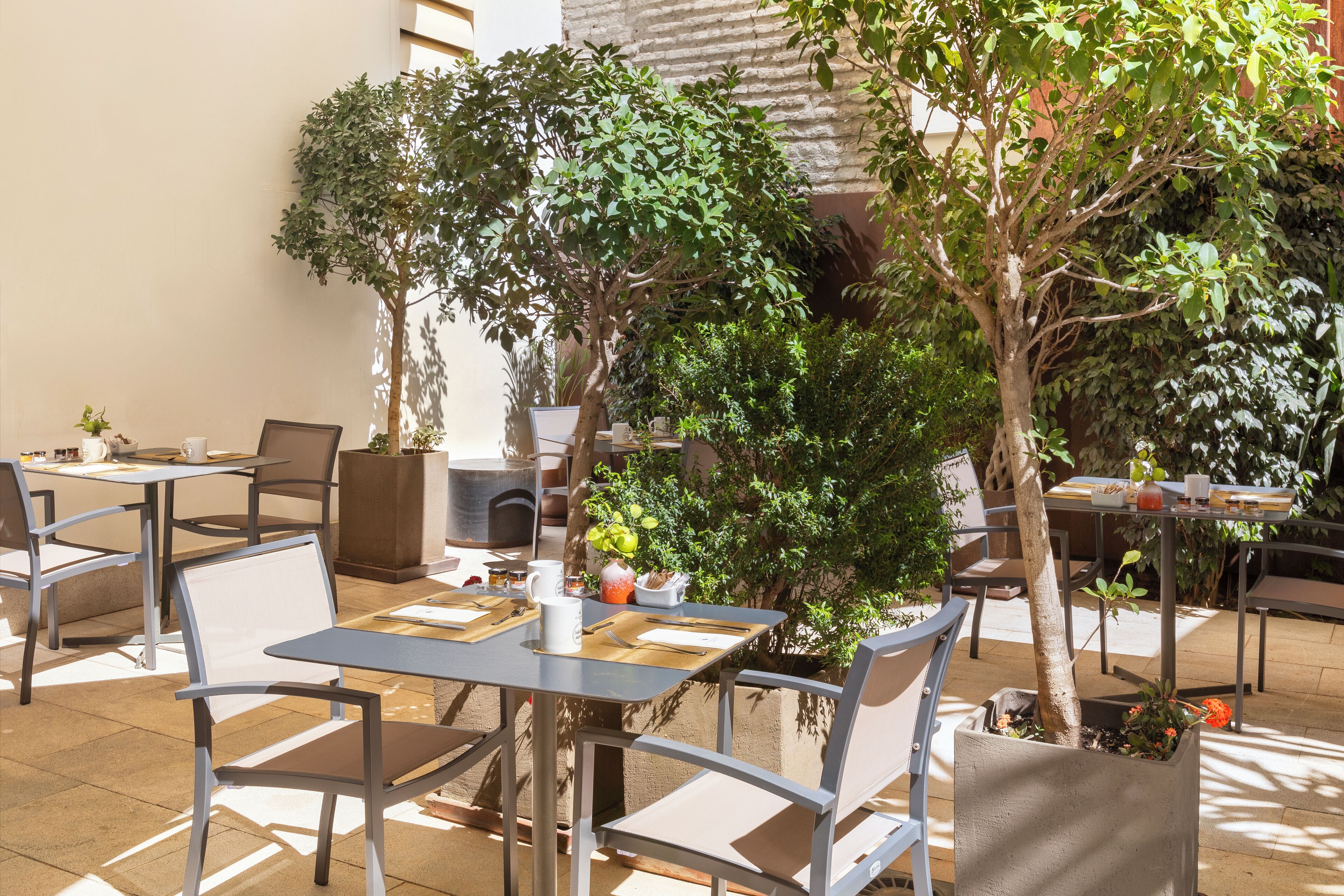 daily buffet breakfast (eur 20 per person)