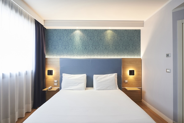 Allergikerbettwaren, Daunenbettdecken, Minibar, Zimmersafe