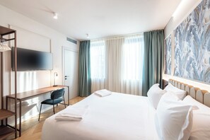 Suite | Hypo-allergenic bedding, down comforters, minibar, in-room safe - NEO Hotel (Bresso)
