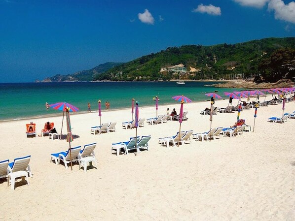 On the beach - Armoni Patong Beach Hotel (Patong)