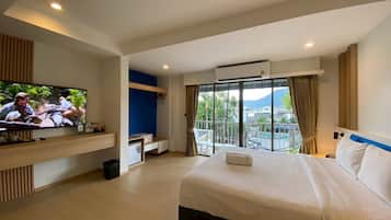 Deluxe Double Room, 1 Double Bed | Pillow-top beds, in-room safe, desk, iron/ironing board