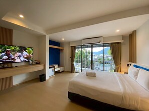 Phòng đôi Deluxe, 1 giường đôi | Nệm có lớp đệm bông, két bảo mật tại phòng, bàn 