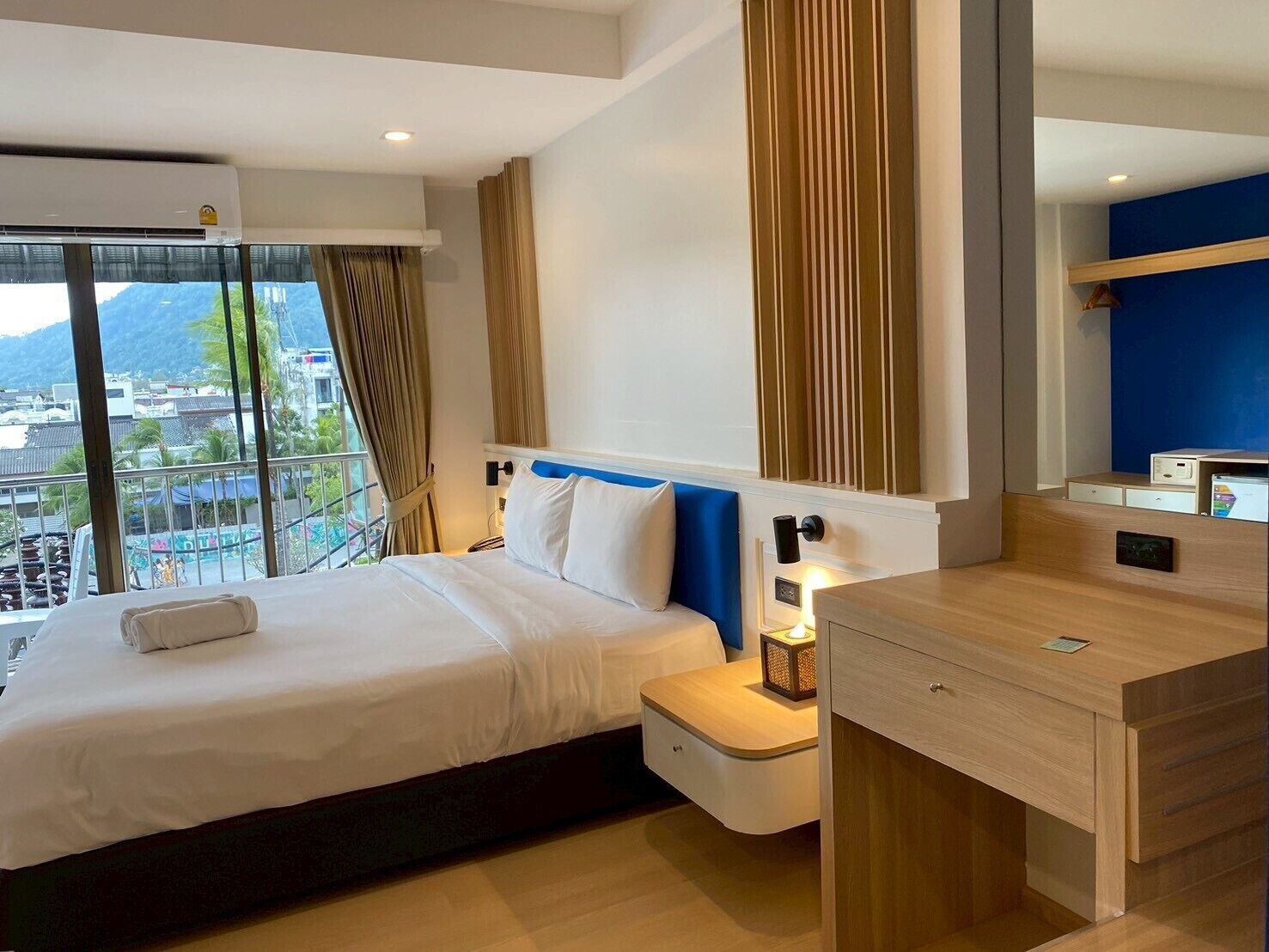 Deluxe Double Room, 1 Double Bed | Pillowtop beds, in-room safe, desk, iron/ironing board