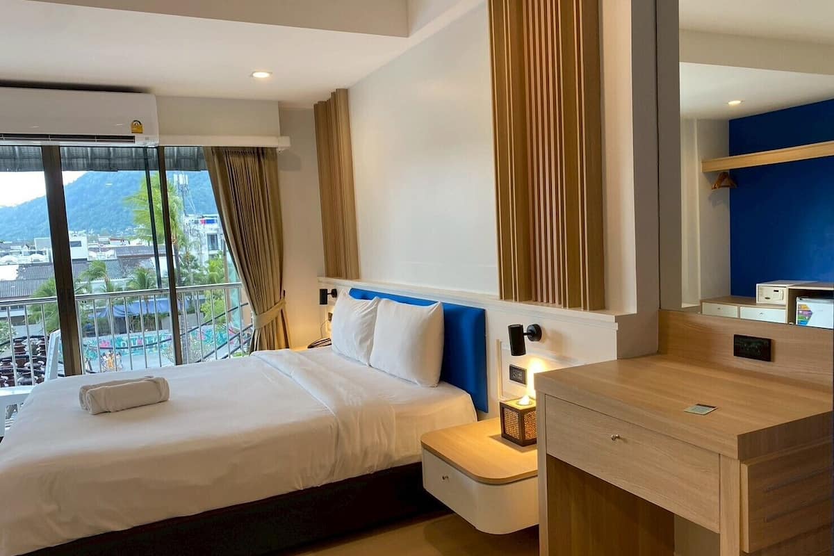 Phòng đôi Deluxe, 1 giường đôi | Nệm có lớp đệm bông, két bảo mật tại phòng, bàn